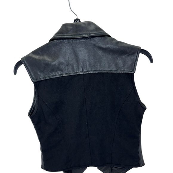 Saguaro.  Vintage .Black Leather Vest with Zipper Closure and Pointed Collar - Picture 2 of 12